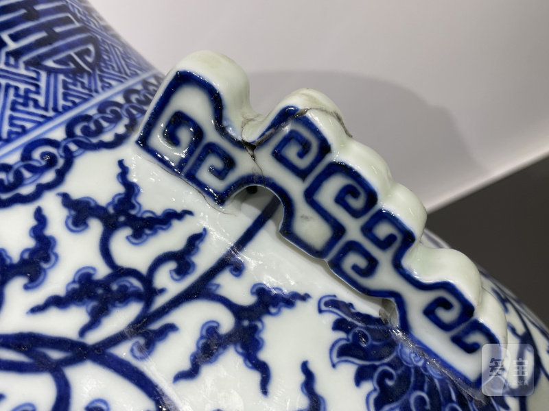 清乾隆 青花缠枝莲纹鹿头尊 - 图11